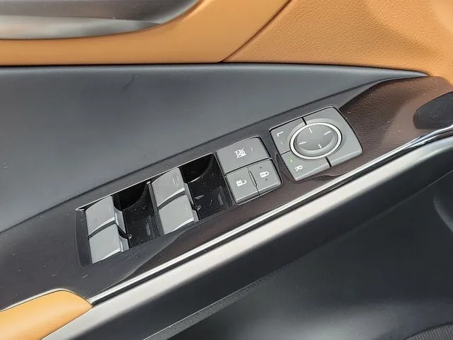 2025 Lexus IS 350 F SPORT Design photo 18