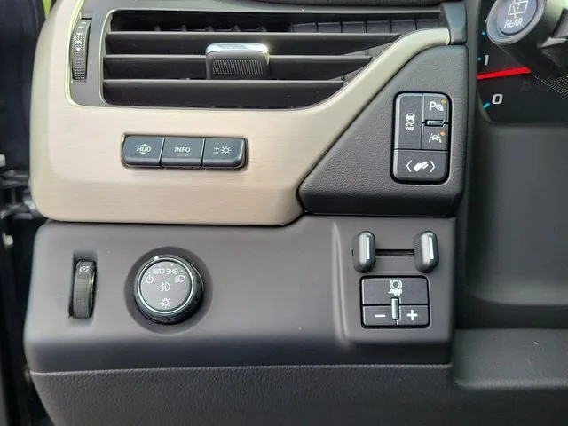 2020 GMC Yukon Denali photo 17