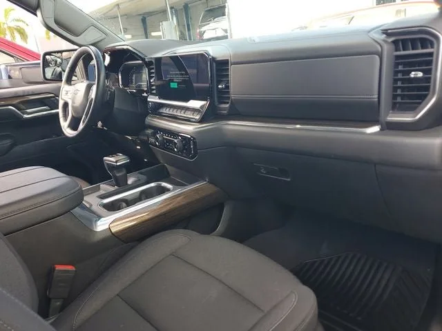 2024 Chevrolet Silverado 1500 RST photo 13