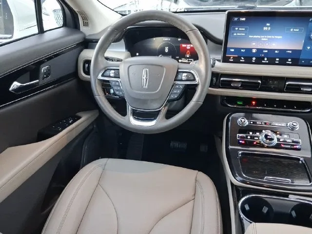 2023 Lincoln Nautilus Standard photo 8