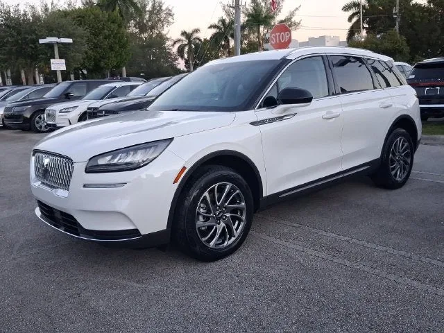 2022 Lincoln Corsair Standard photo 2