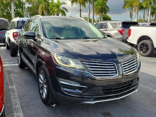2015 Lincoln MKC Base photo 2