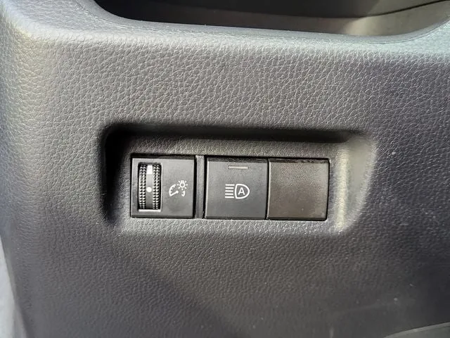 2021 Toyota RAV4 LE photo 13