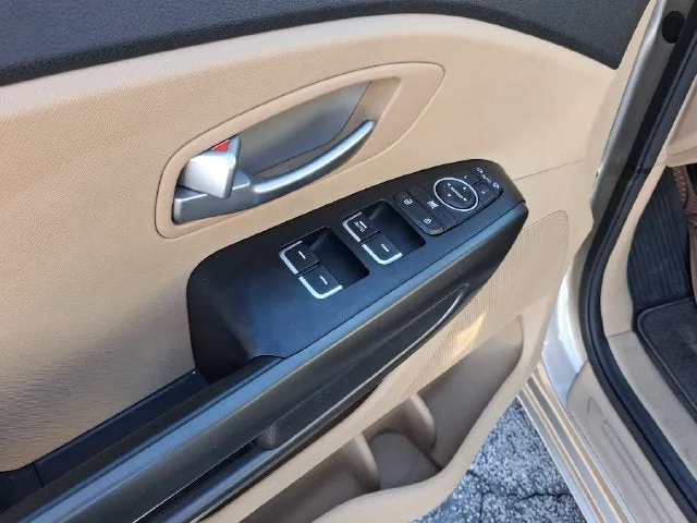 2015 Kia Sedona LX photo 12