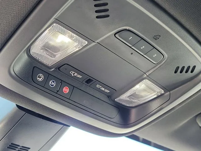 2023 Chevrolet Traverse Premier photo 29