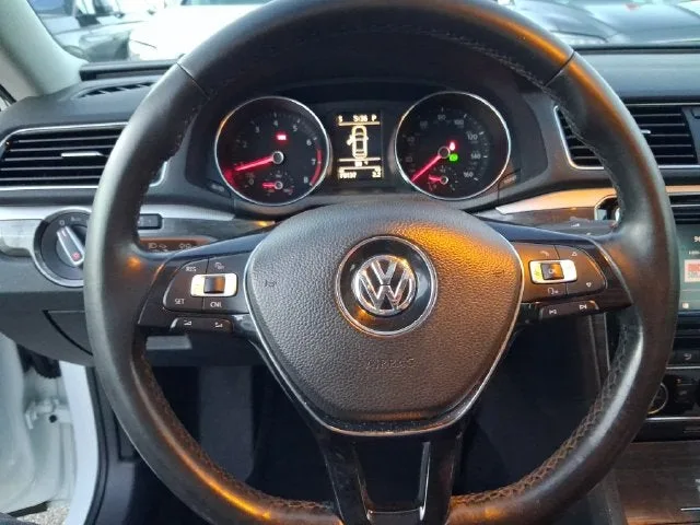 2017 Volkswagen Passat 1.8T SE photo 14