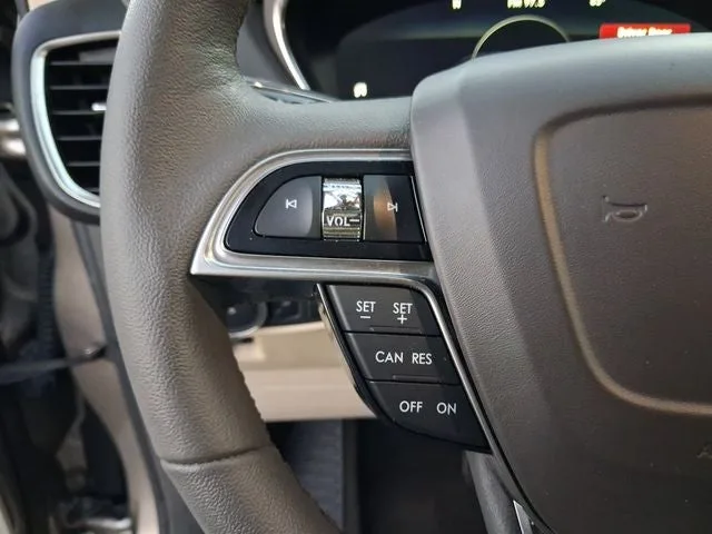 2019 Lincoln Nautilus Standard photo 17