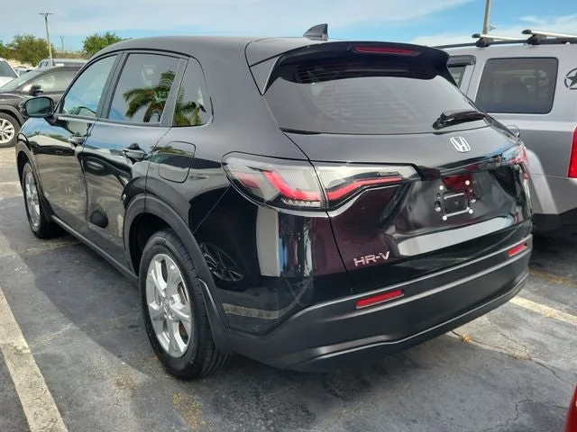 2025 Honda HR-V LX photo 4