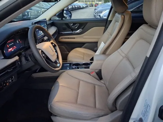 2024 Lincoln Corsair Premiere photo 12