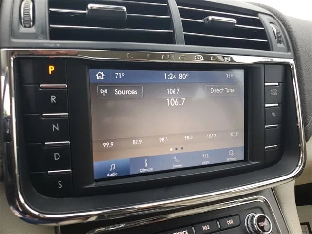 2020 Lincoln Continental Standard photo 12
