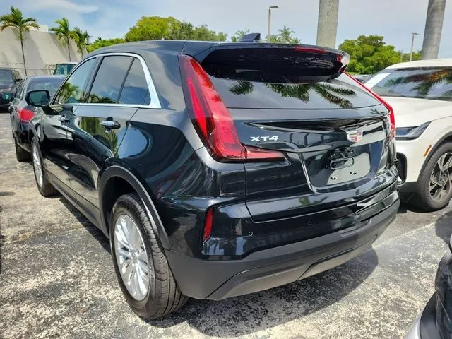 2024 Cadillac XT4 Luxury photo 4
