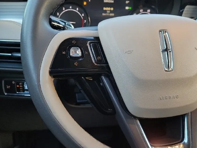 2022 Lincoln Corsair Standard photo 20