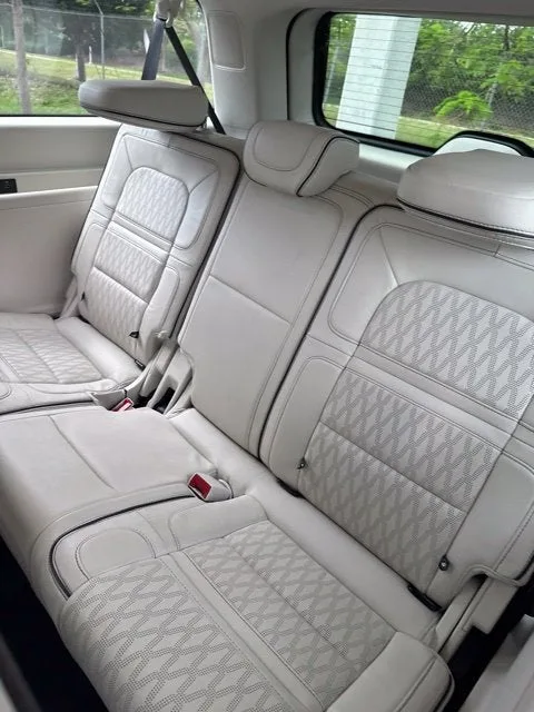 2023 Lincoln Navigator L Black Label photo 12