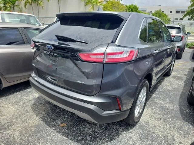 2022 Ford Edge SEL photo 3