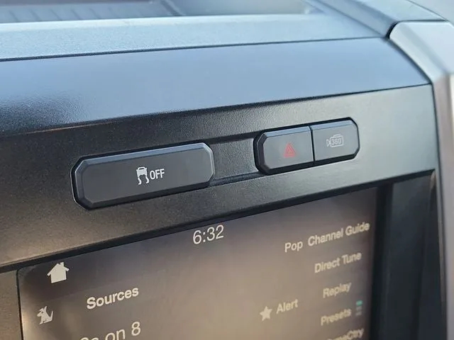 2016 Ford F-150 Platinum photo 26