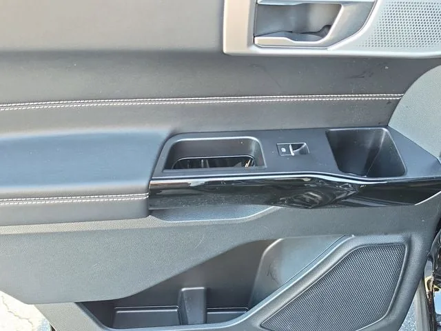 2023 Ford Explorer ST photo 7