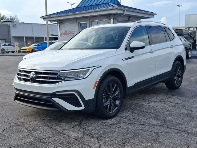 2022 Volkswagen Tiguan 2.0T SE photo 2
