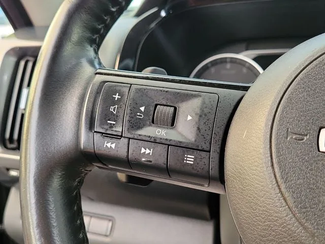 2022 Nissan Pathfinder SL photo 17