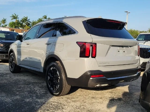 2025 Kia Sorento S photo 4