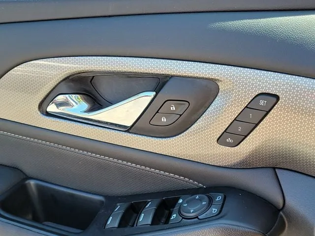 2023 Chevrolet Traverse Premier photo 13
