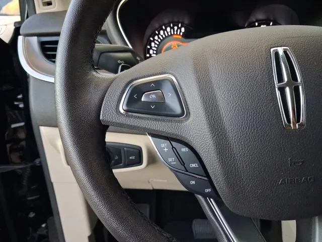 2019 Lincoln MKC Standard photo 17