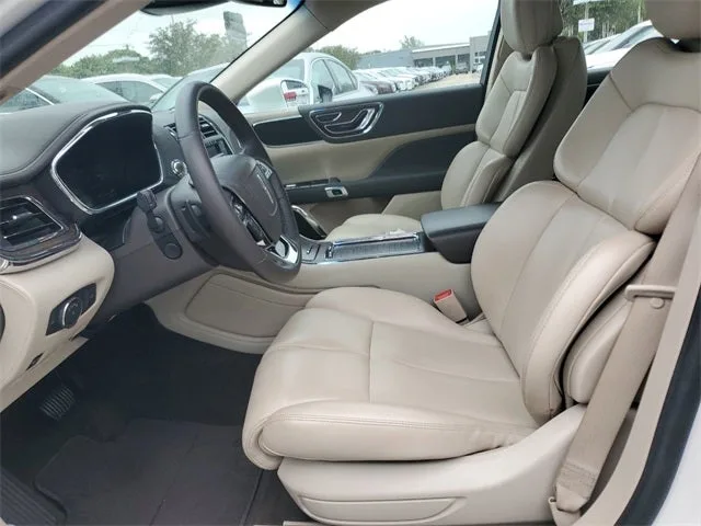 2020 Lincoln Continental Standard photo 7
