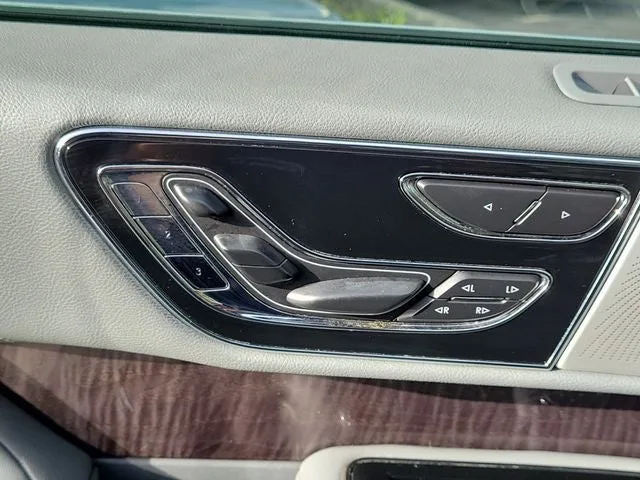2018 Lincoln Navigator L Reserve photo 18