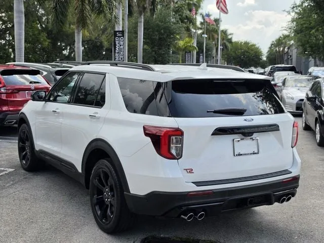 2023 Ford Explorer ST photo 4