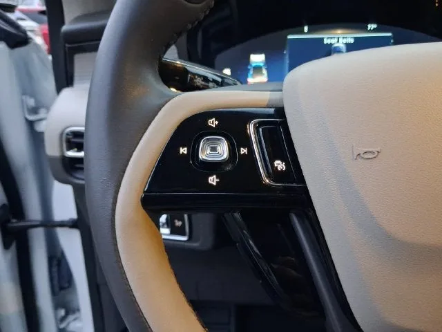 2023 Lincoln Corsair Standard photo 17