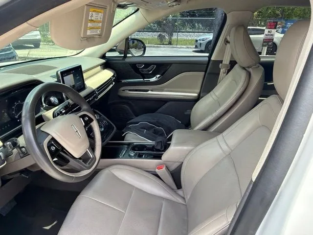 2022 Lincoln Corsair Standard photo 2