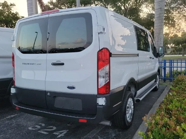 2025 Ford Transit-250 Base photo 4