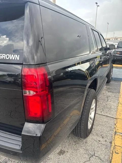 2018 Chevrolet Suburban LT photo 5