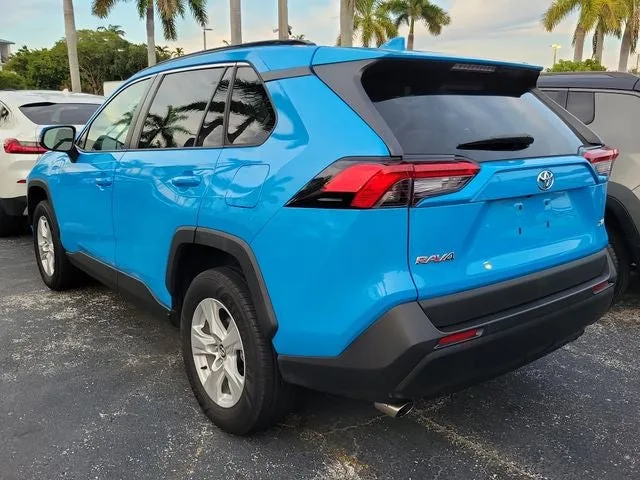 2020 Toyota RAV4 XLE photo 4
