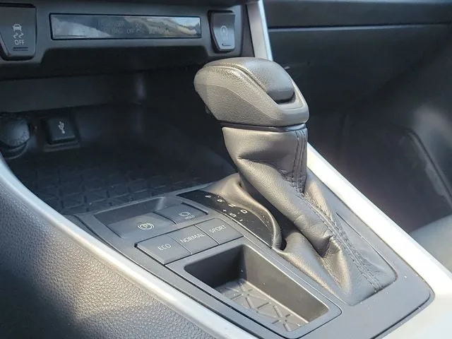 2022 Toyota RAV4 XLE photo 29