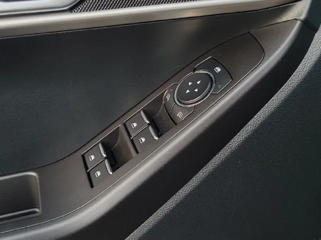 2023 Ford Explorer Base photo 16