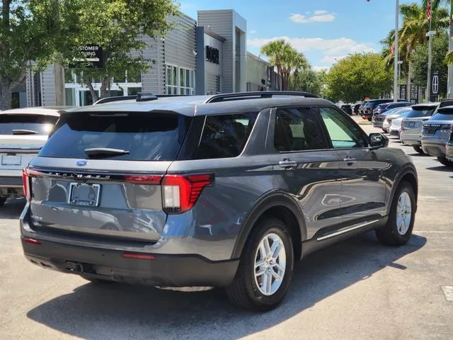 2025 Ford Explorer Active photo 6