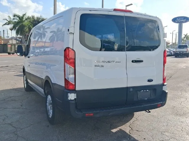 2019 Ford Transit-250 Base photo 3