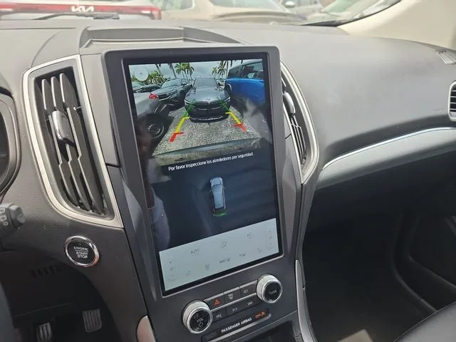 2022 Ford Edge SEL photo 23