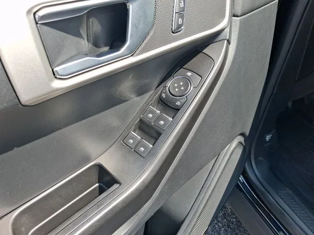 2020 Ford Explorer Base photo 13