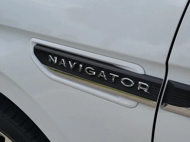 2022 Lincoln Navigator L Reserve photo 8