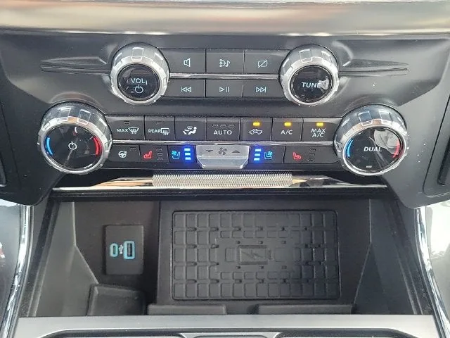2023 Ford F-150 Lariat photo 30