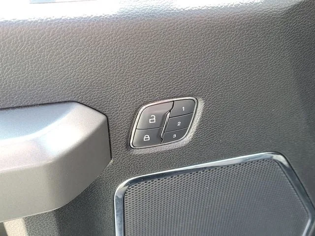 2018 Ford F-250SD Platinum photo 22