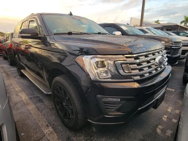 2020 Ford Expedition Max XLT photo 2