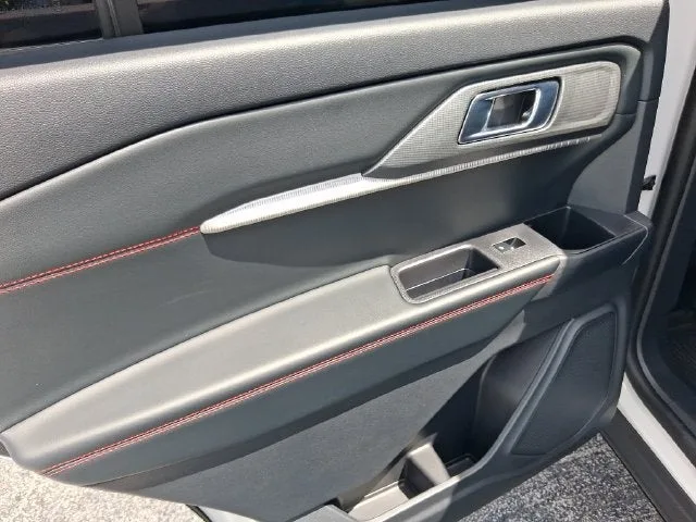 2026 Ford Explorer ST photo 9