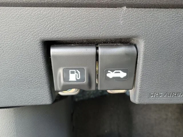 2021 Nissan Kicks SR photo 14