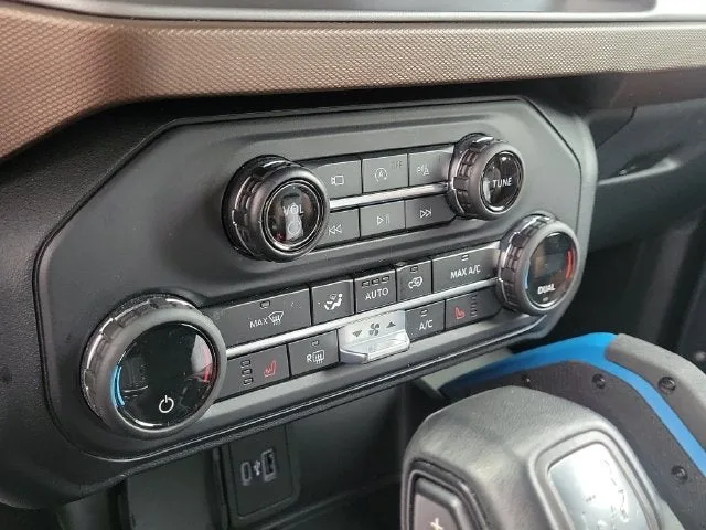 2023 Ford Bronco Outer Banks photo 27