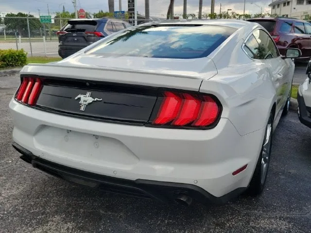 2020 Ford Mustang EcoBoost Premium photo 4