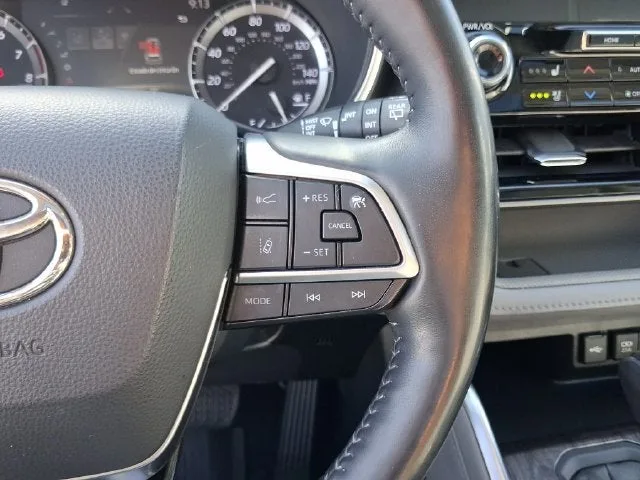 2021 Toyota Highlander Limited photo 19