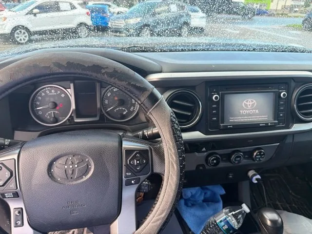 2016 Toyota Tacoma SR5 photo 13