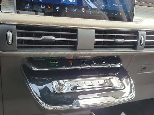 2024 Lincoln Corsair Premiere photo 25